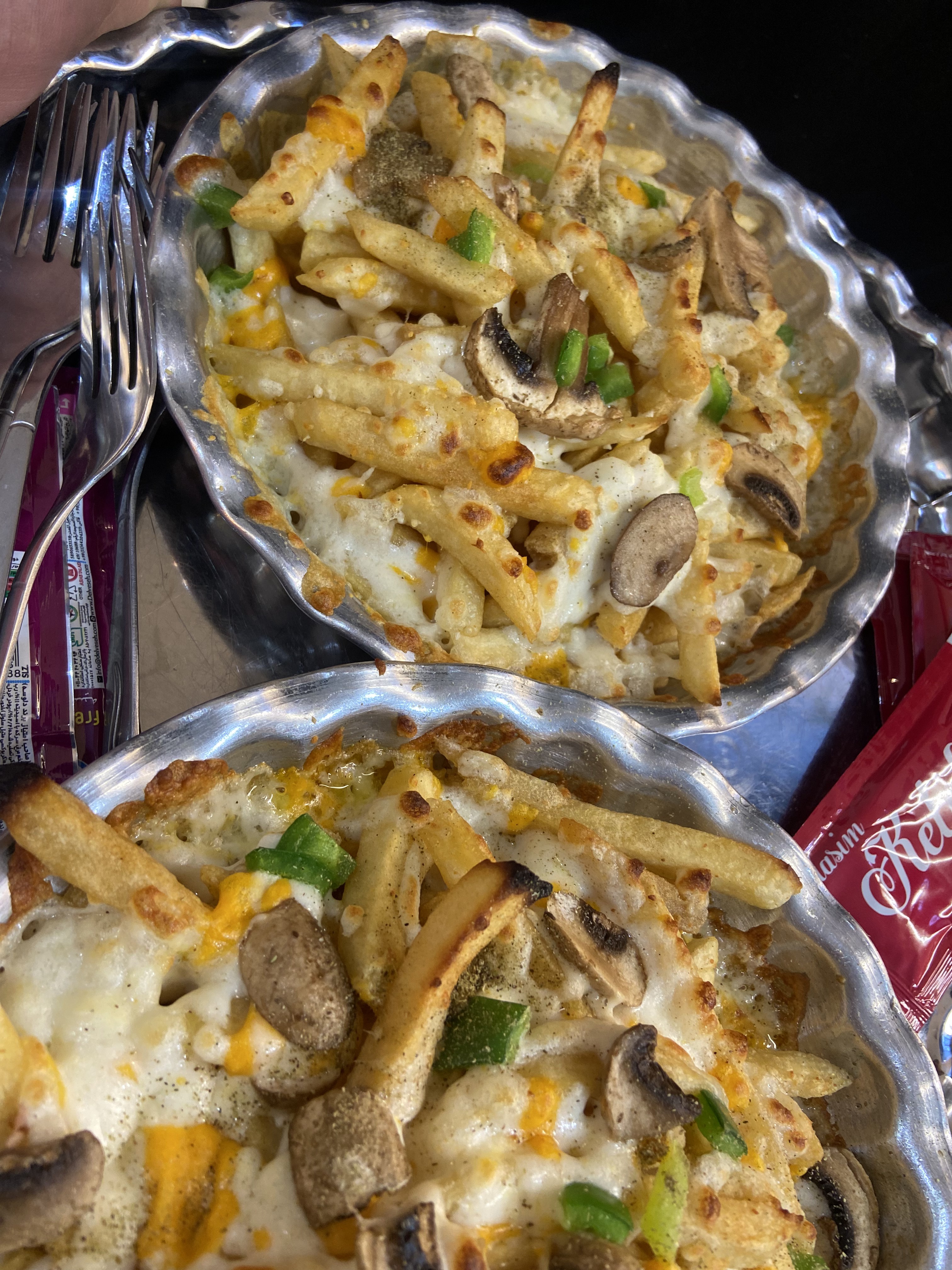 رستوران و کافیشاپ کاج طلایی