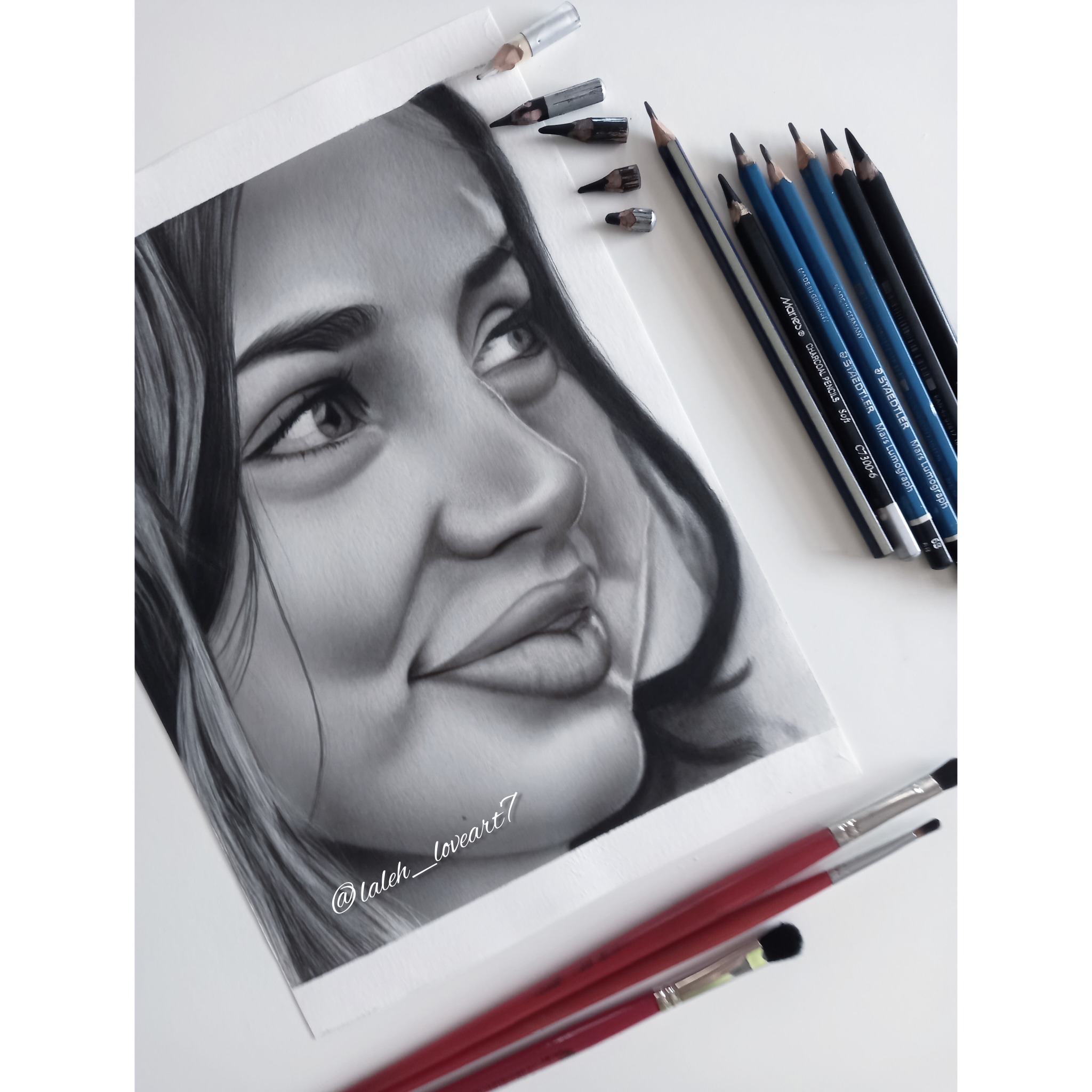 طراحی چهره سیاه قلم