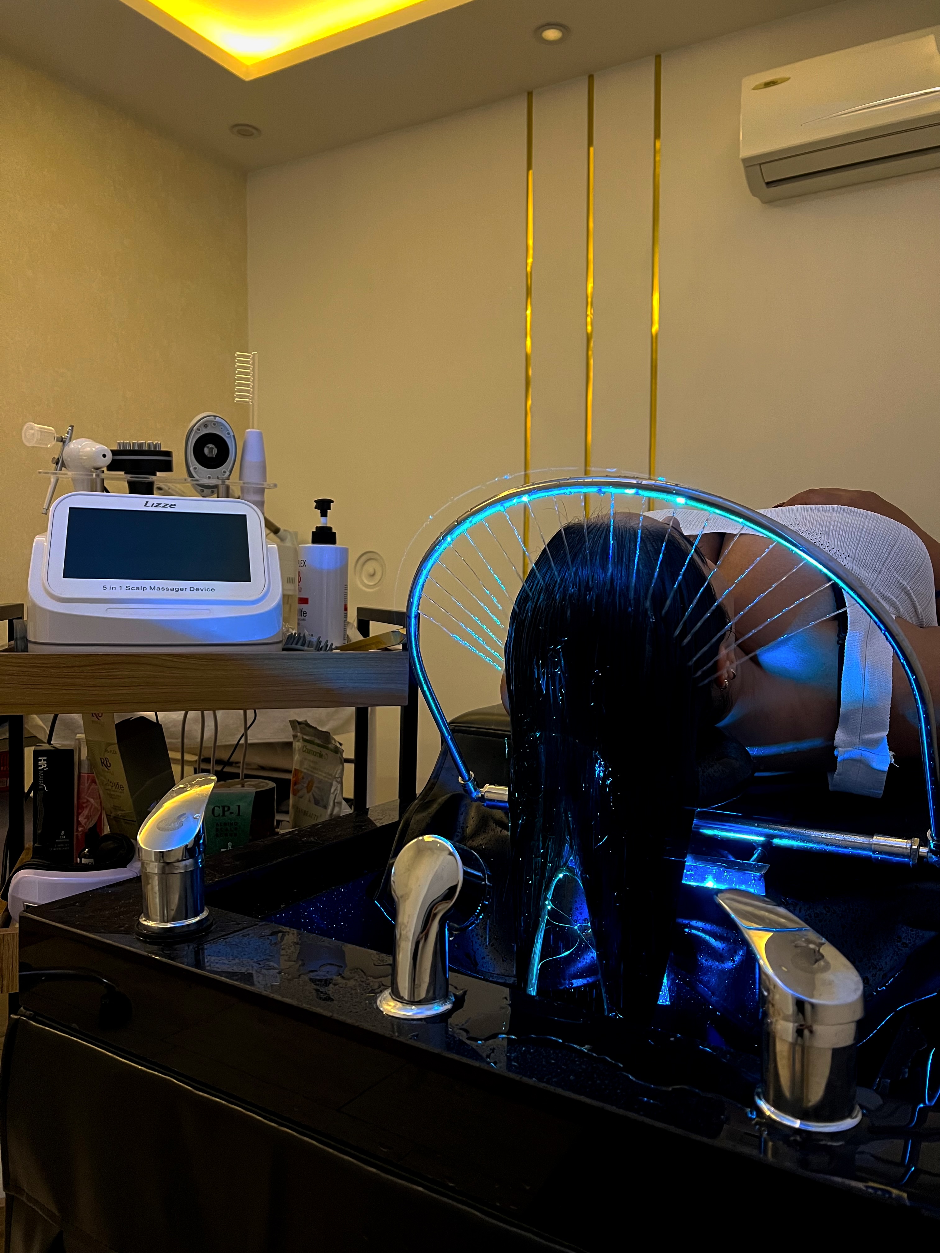 خدمات تخصصی پوست و مو نیلا اذرنیا