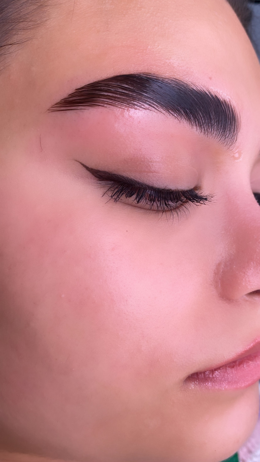 خدمات تخصصی اکستنشن مژه و لیفت با الهه