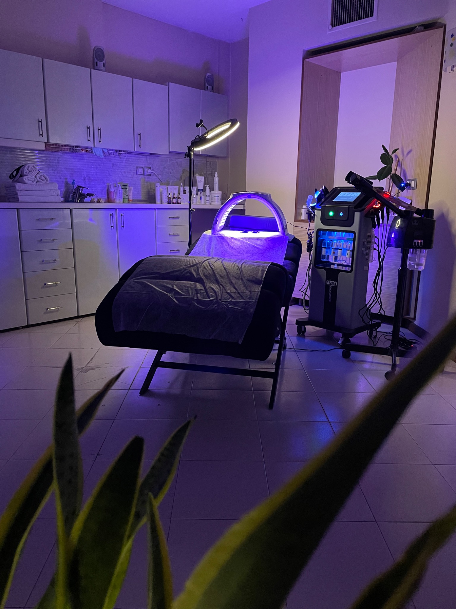 خدمات پاکسازی پوست و فیشال آرمی