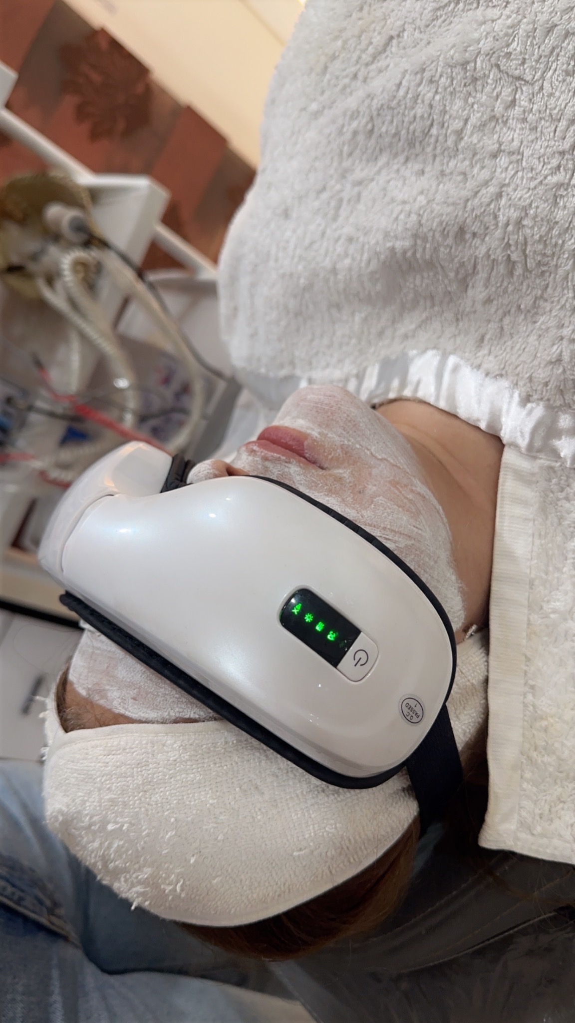 خدمات فیشیال پوست و ماساژ صورت و بدن