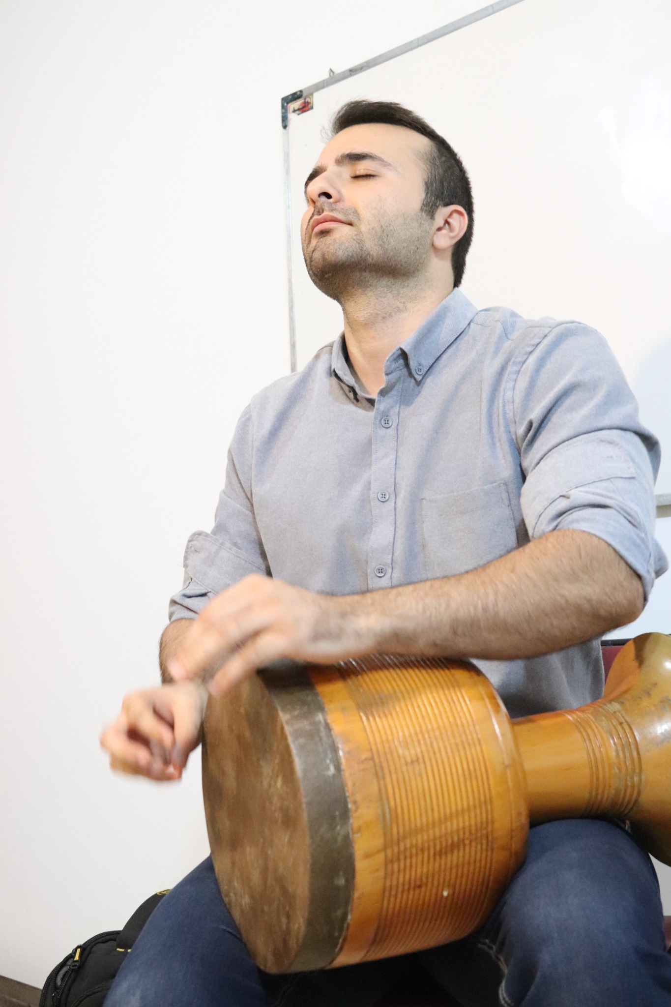 مدرس و نوازنده ساز های کوبه ای