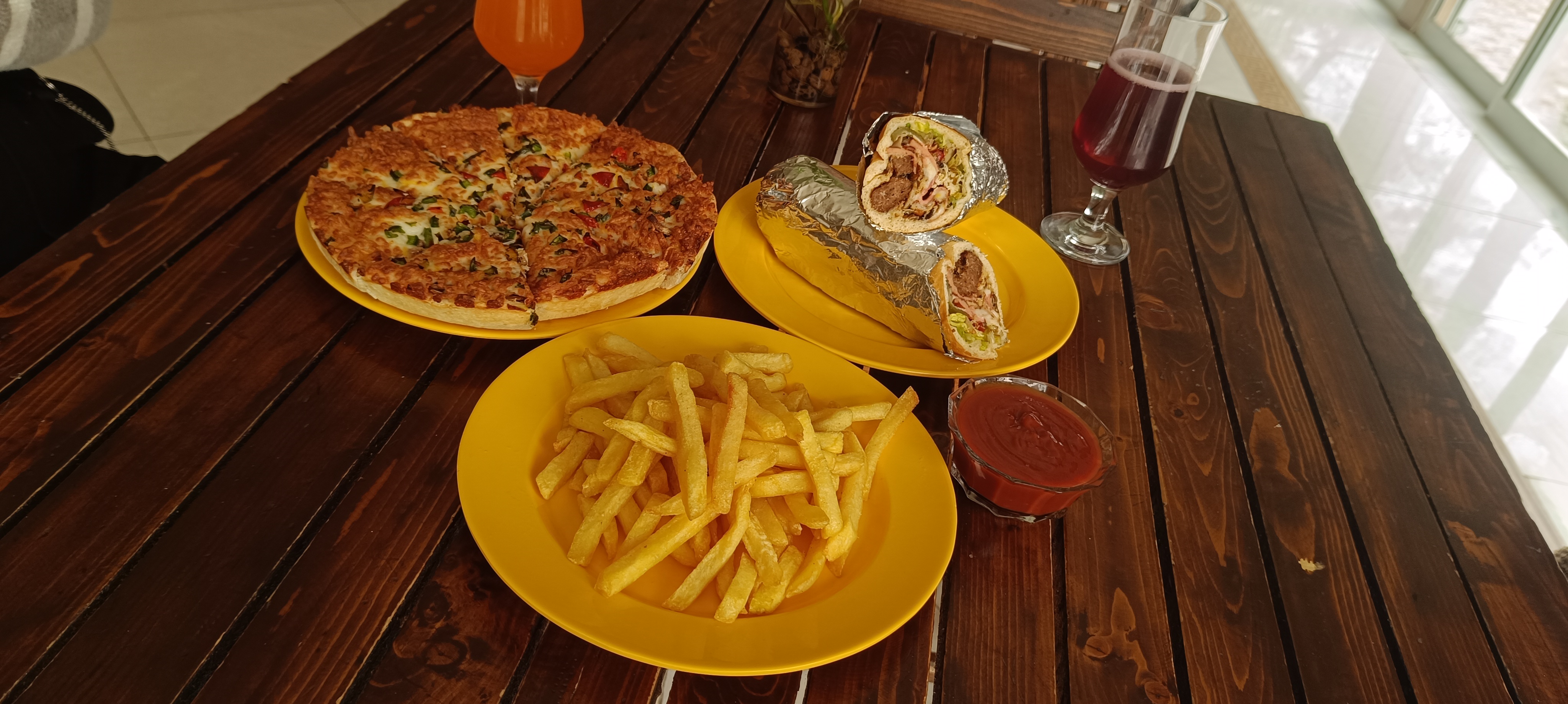 پیتزا فروشی آیسان