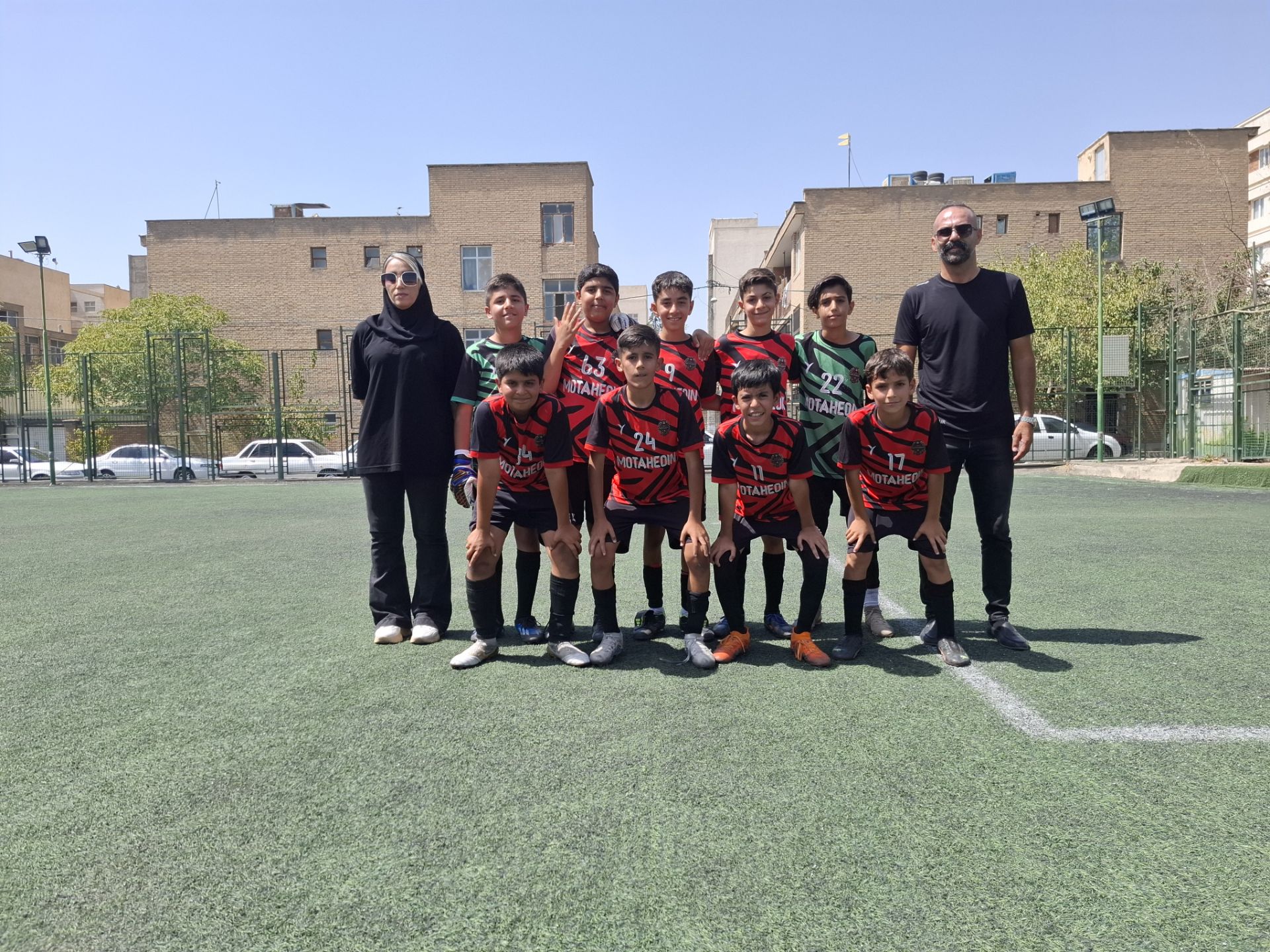 باشگاه فوتبال بانوان وآقایان