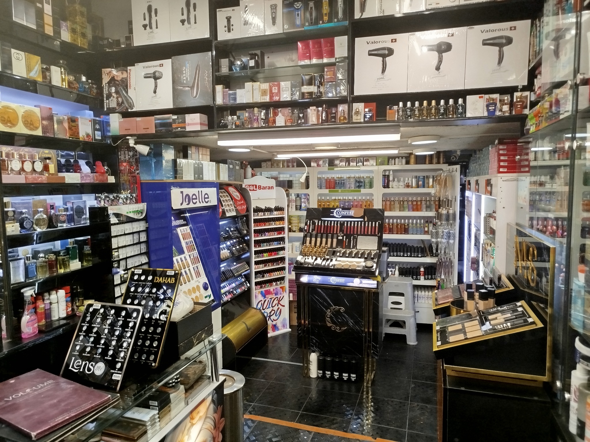 ارایشی عطر و ادکلن فاخر