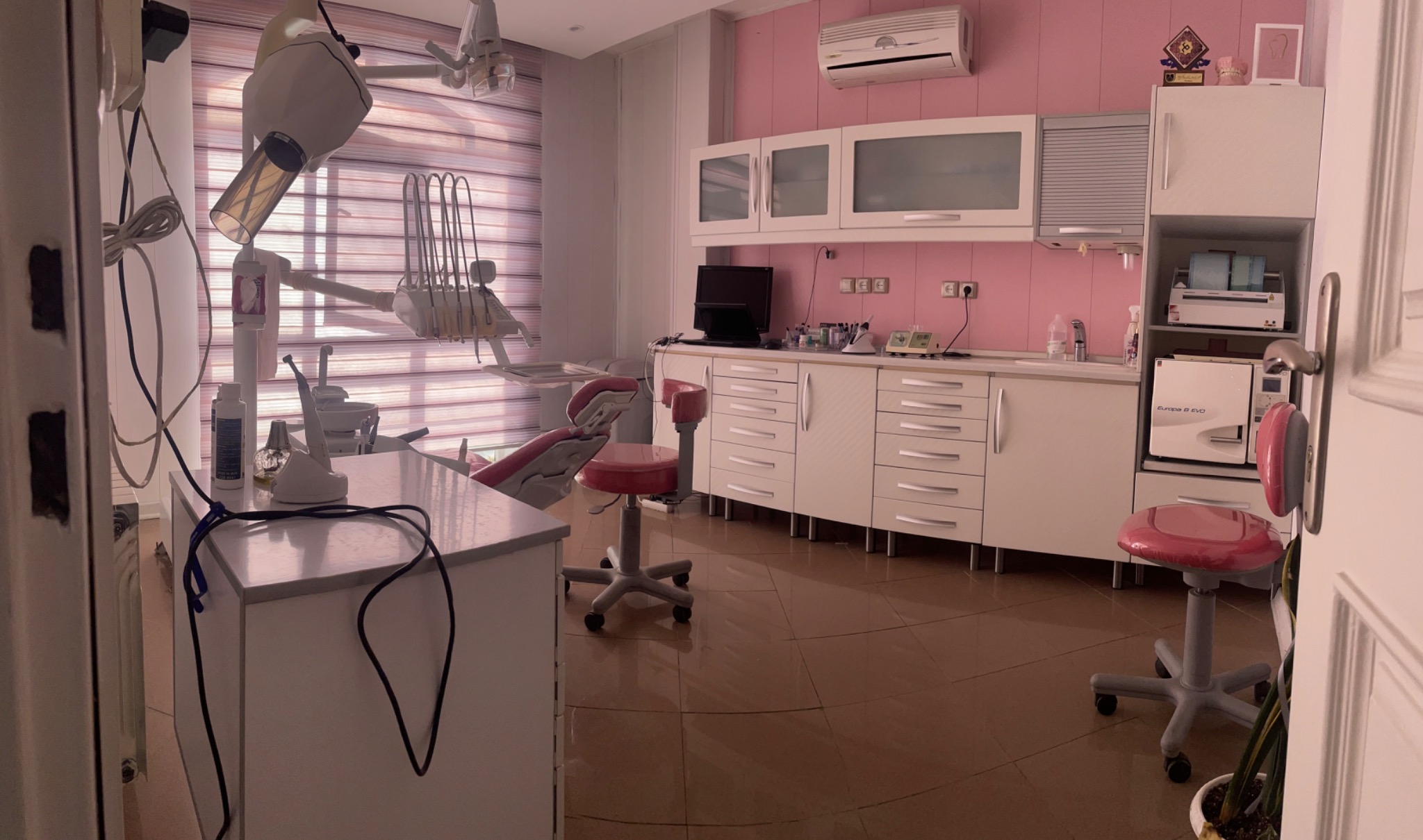 مطب دندانپزشکی دکتر نیلوفر شکری