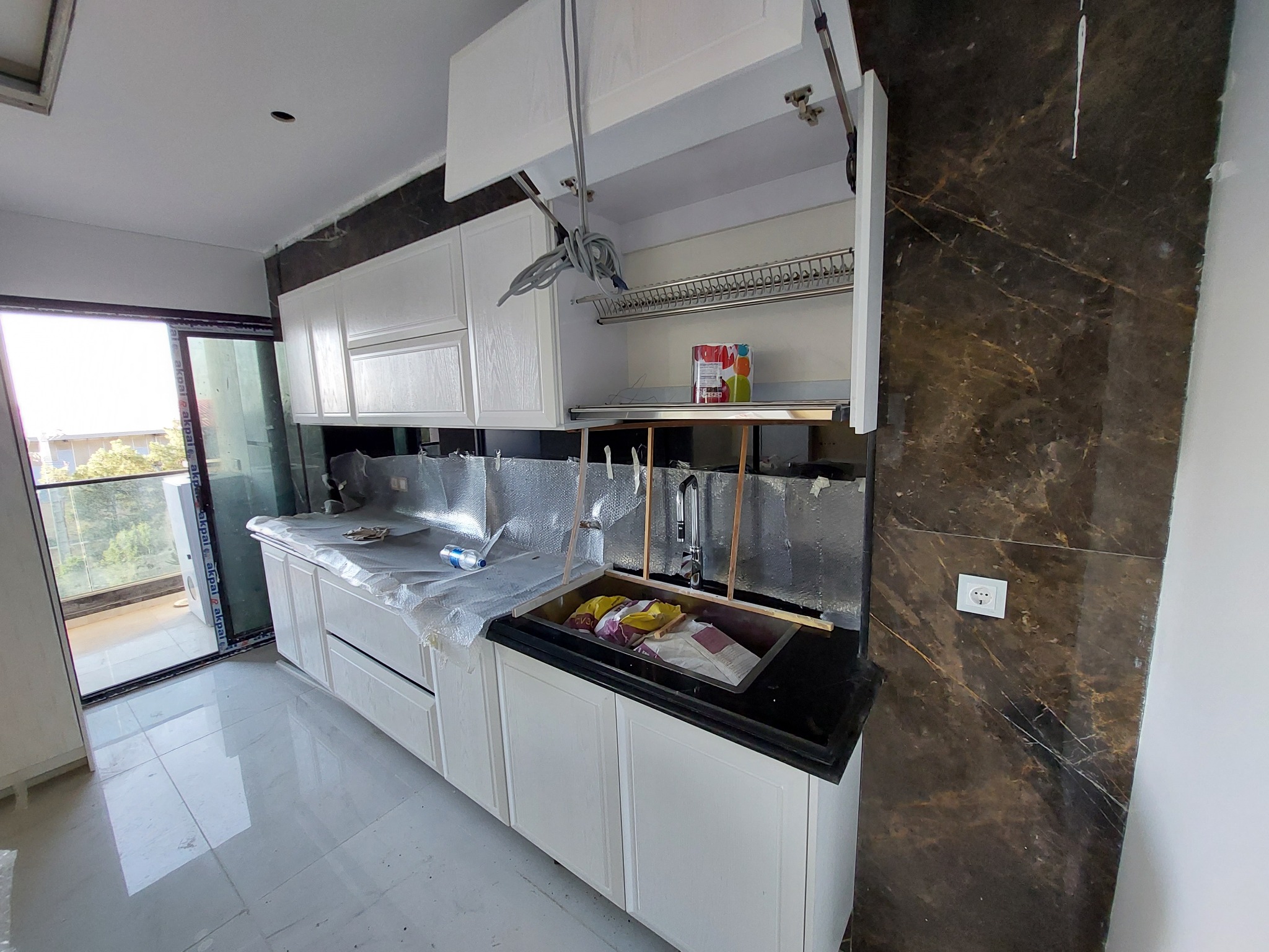 دکوراسیون بلوط نقره ای (کابینت کمد درب)