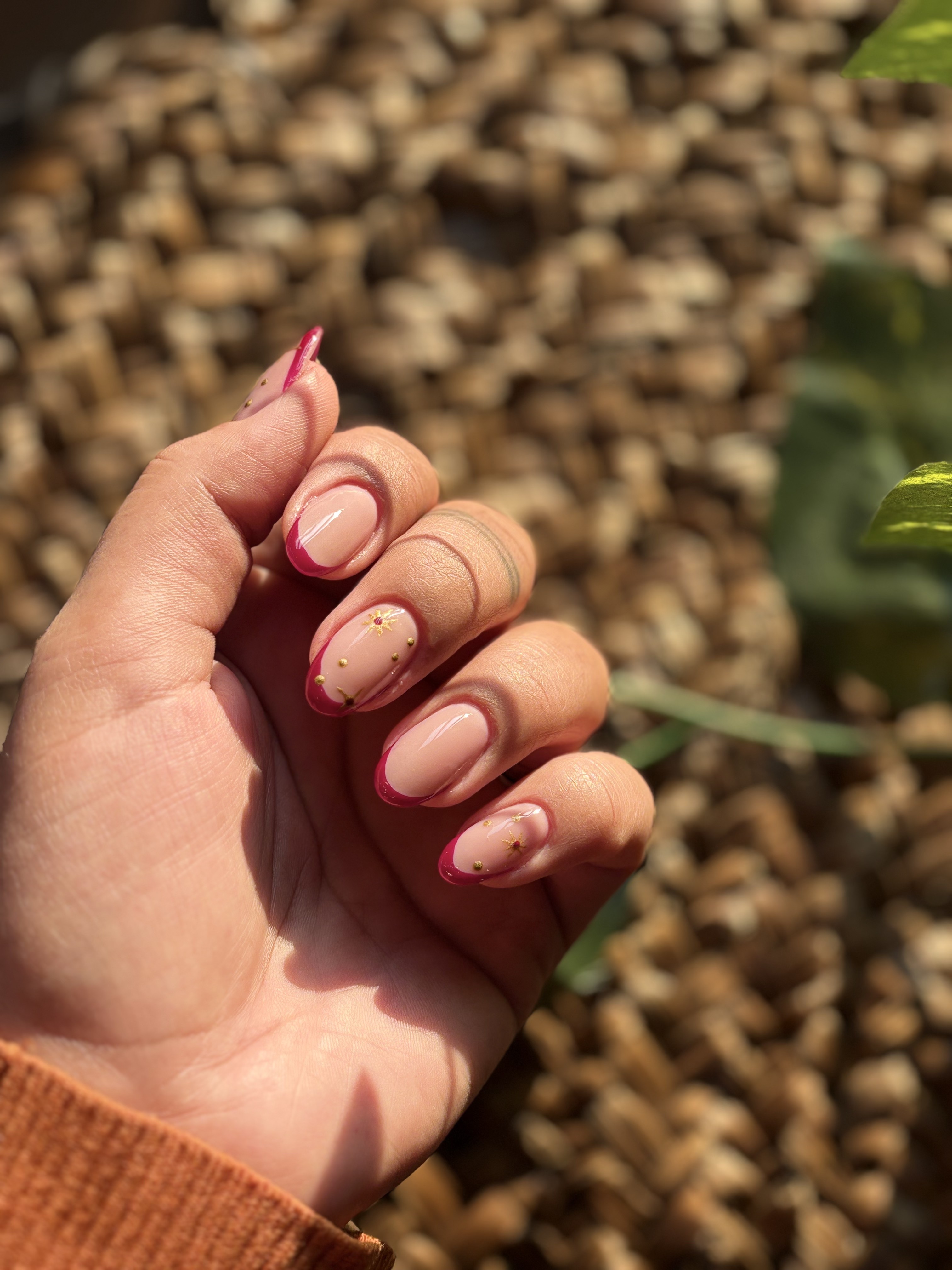 خدمات کاشت و ترمیم ناخن زهره