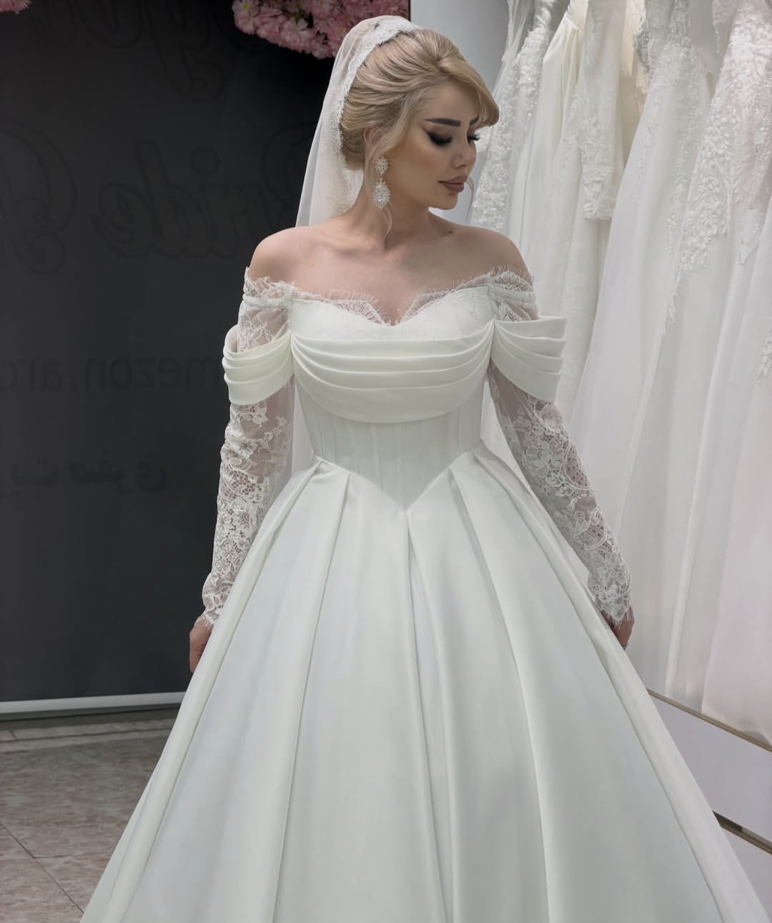 مزون لباس عروس طلا