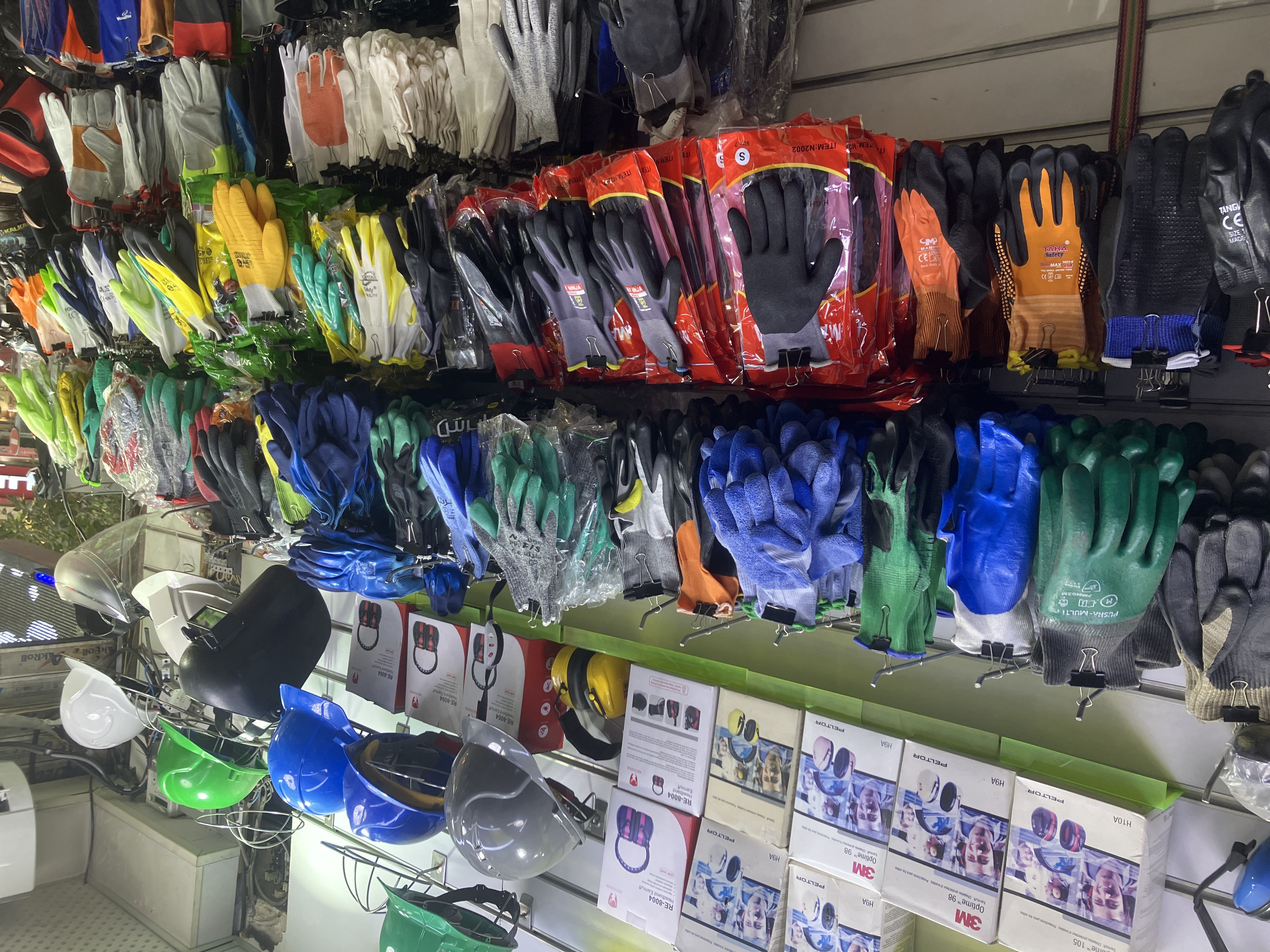 احمدی دستکش کار و کفش ایمنی و لباس کار