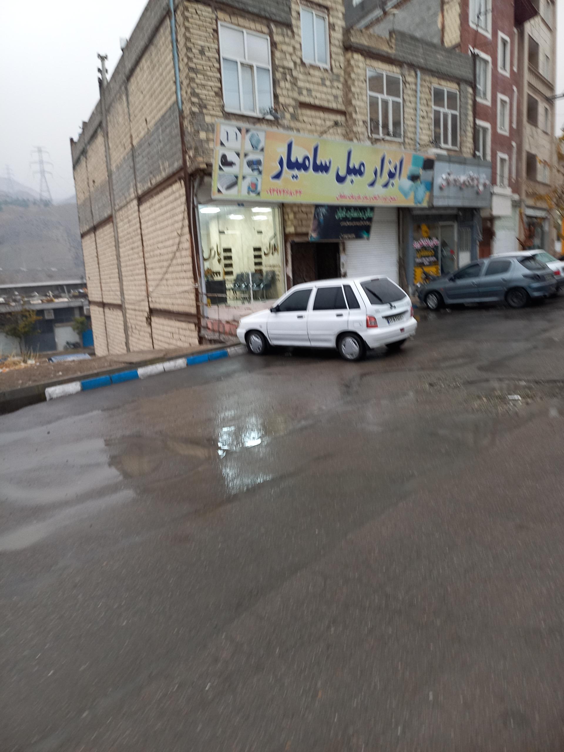 خواروبارفروشی برادران حاجی زاده