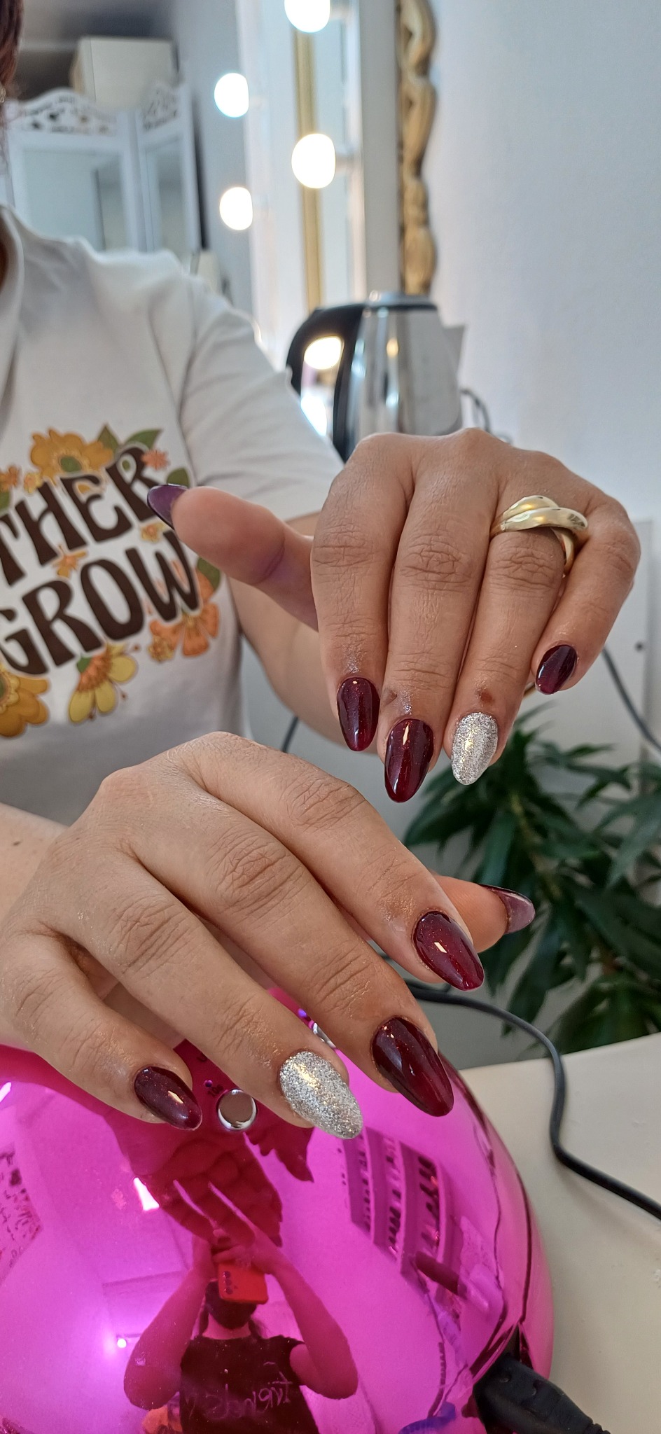 خدمان ناخن شقایق