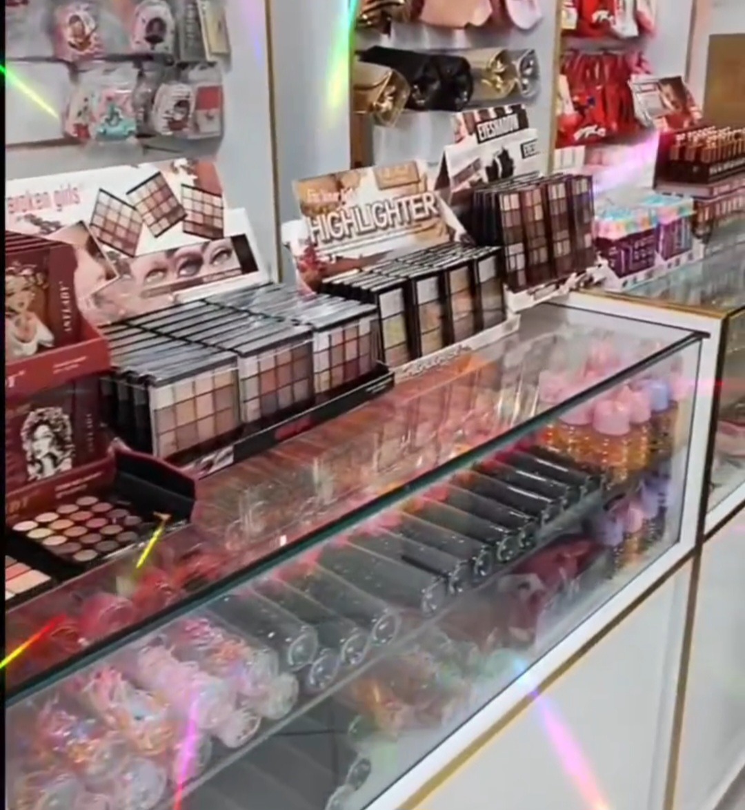 ارزانی لوازم ارایش ماهلند