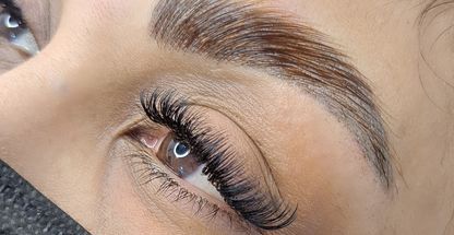 خدمات اکستنشن و لیفت مژه و ابرو بهاره