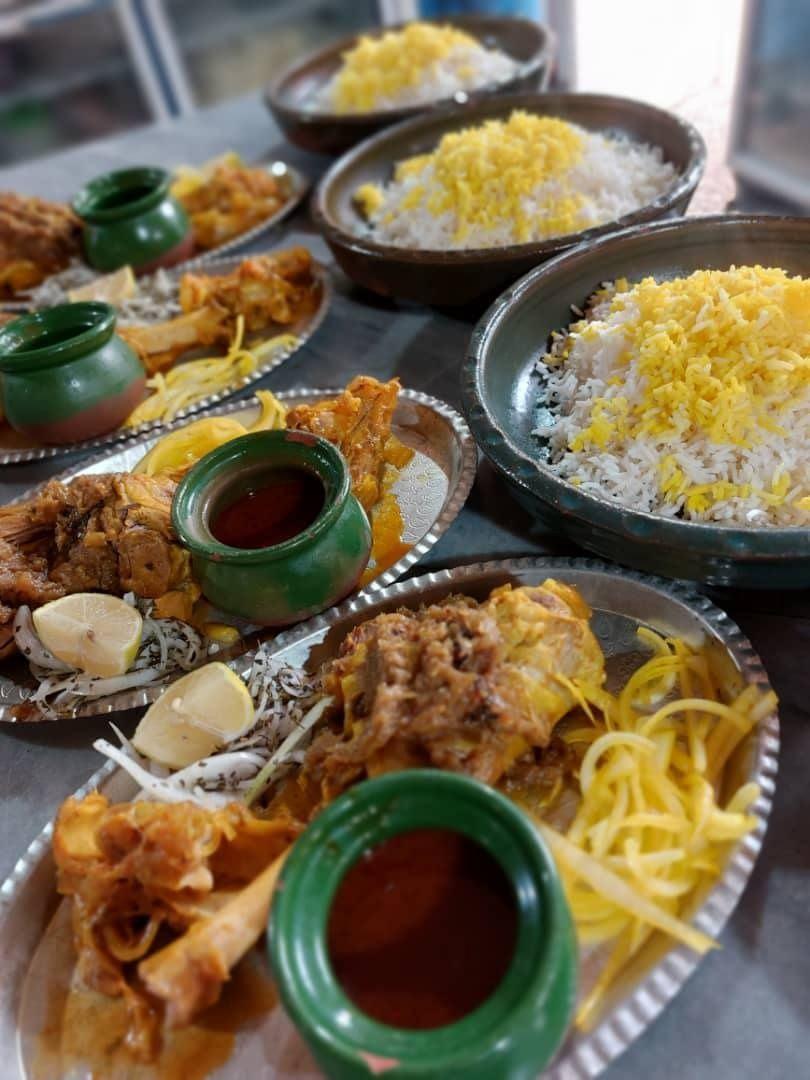 رستوران نمونه جوجه محلی فومن