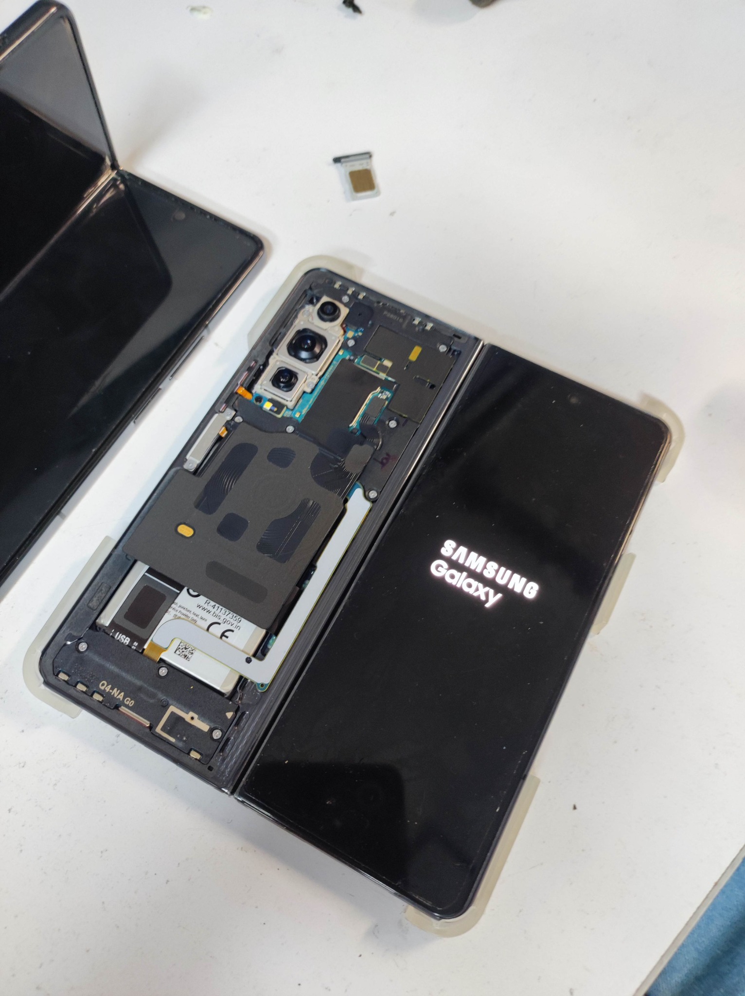 تعمیرگاه موبایل علی