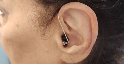 سنجش شنوایی و تجویز تنظیم سمعک لوازم آن