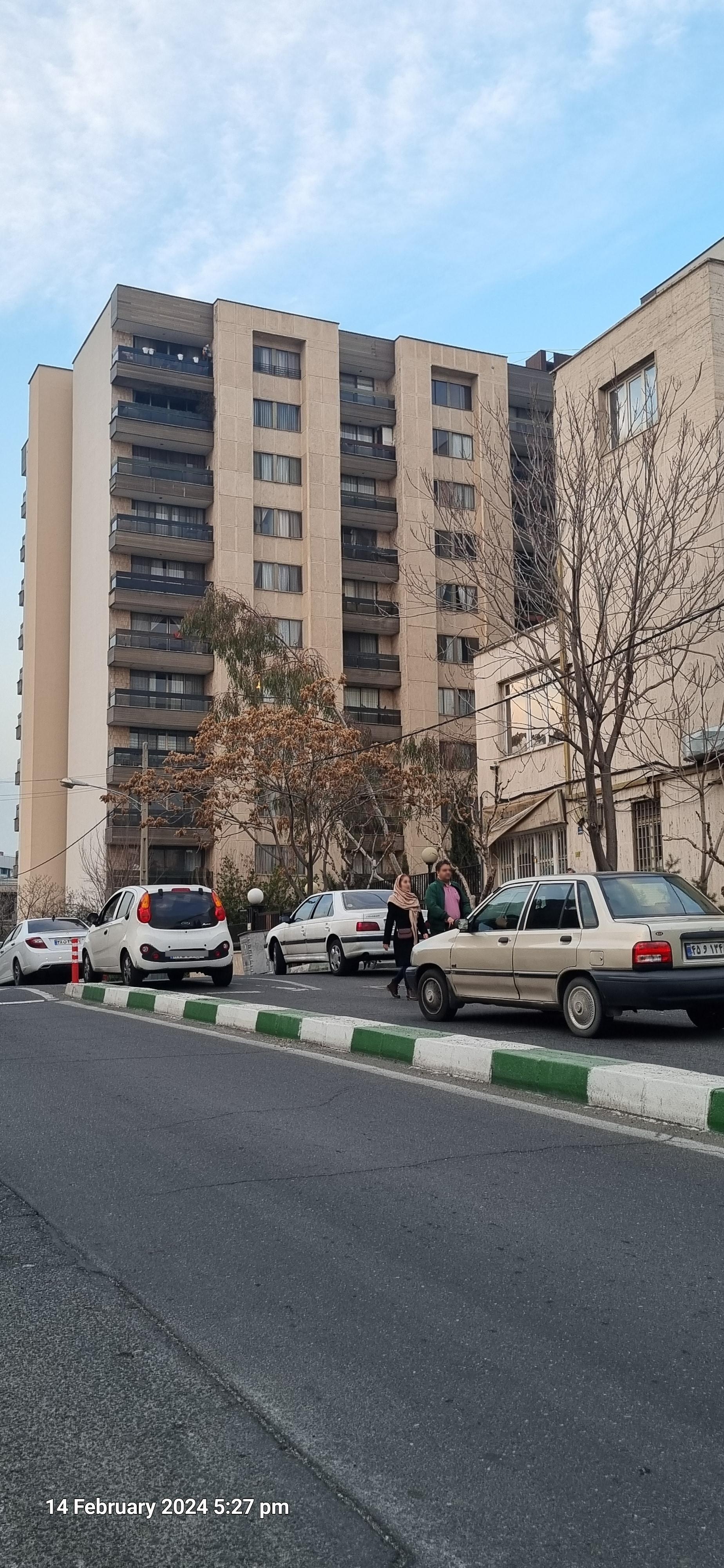 ساختمان برج سفید