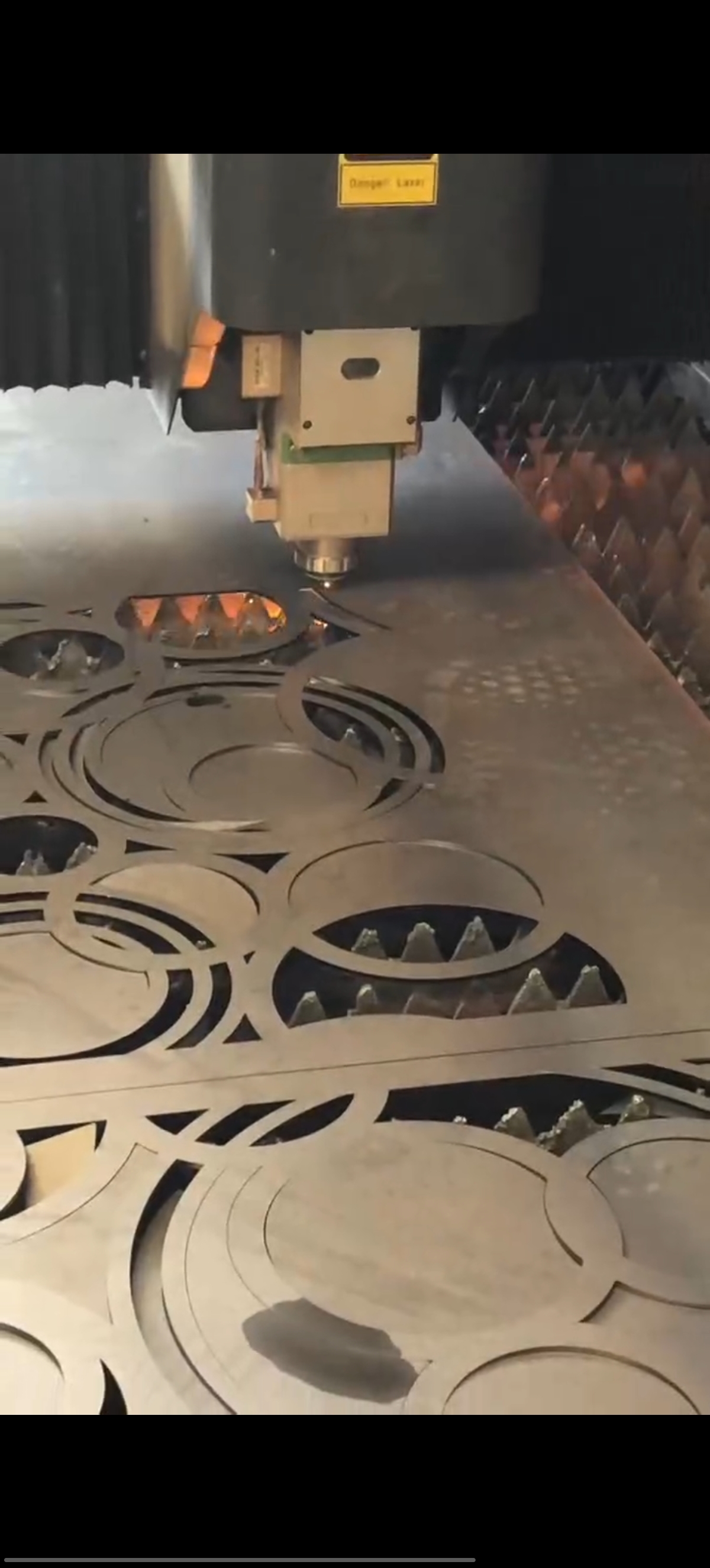 برش لیزر فلزات عزیزی