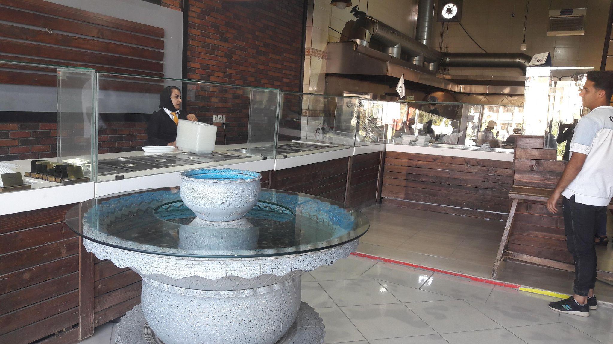 بیرون بر برگ و ترنج