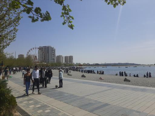 پارکینگ غربی دریاچه