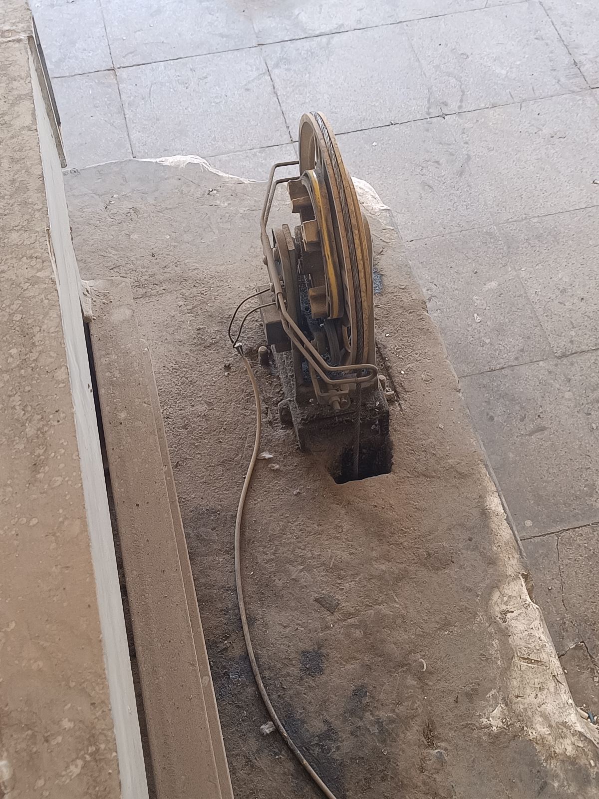 سرویس و نگهداری آسانسور(آسانسورچی)