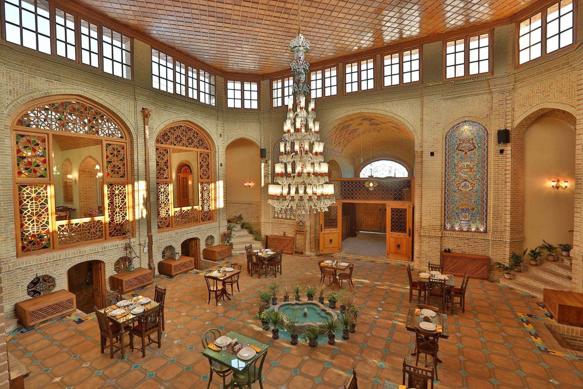 کافه رستوران وکیل التجار