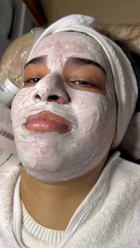 پاکسازی پوست کلینیک پوست تمیس