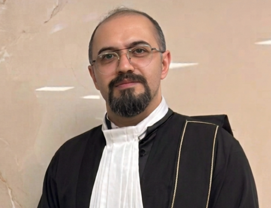 وکیل پایه یک دادگستری مجتبی عباسی