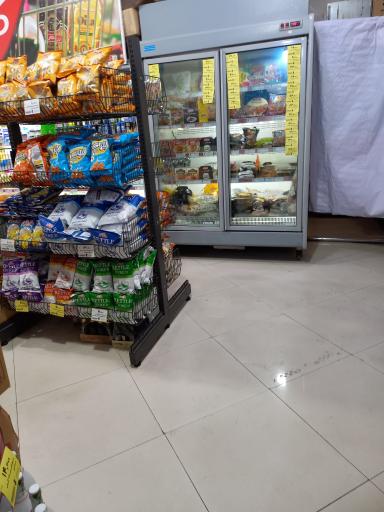 فروشگاه زنجیره ای افق کوروش زمزم