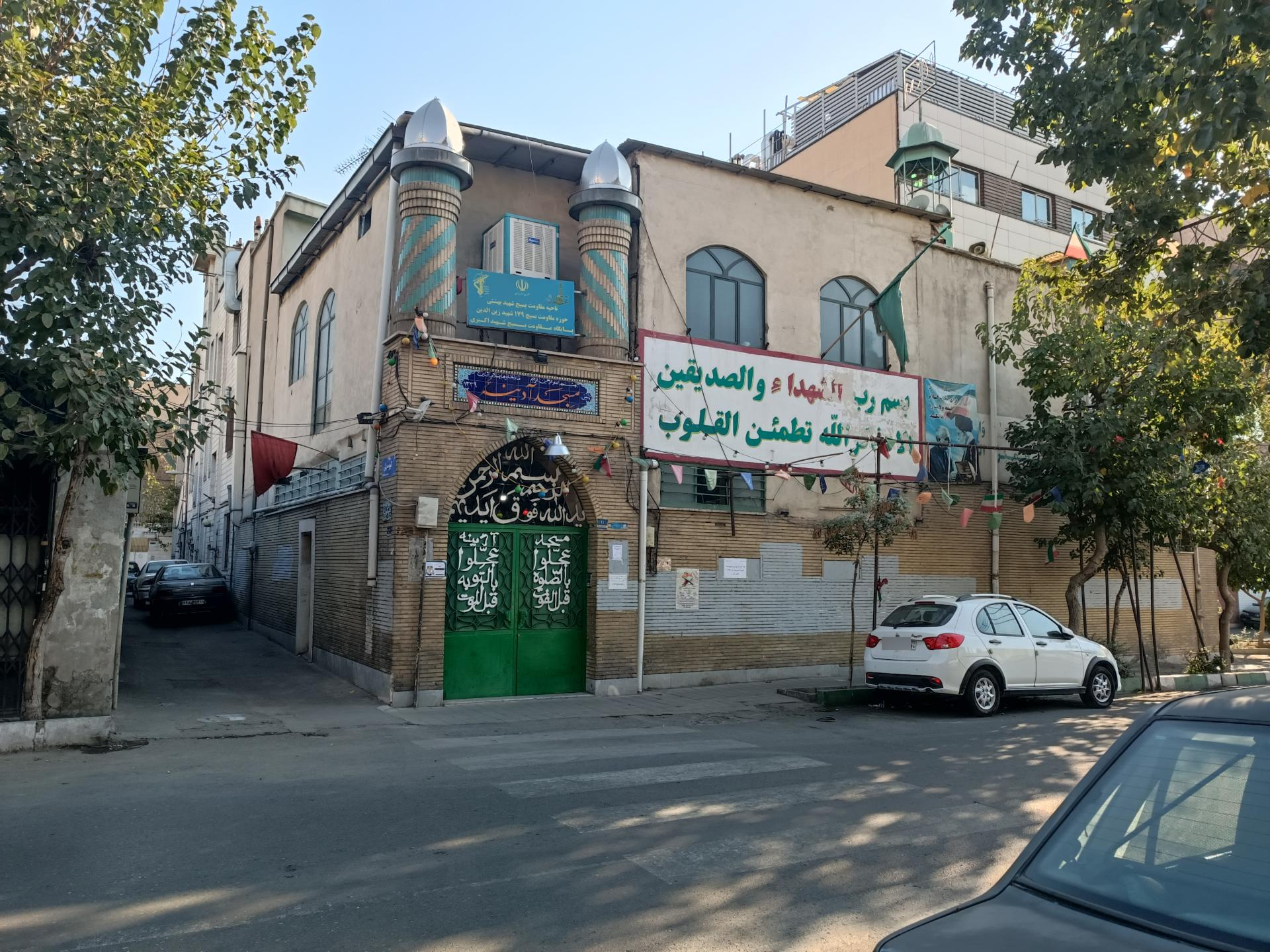 مسجد آدینه