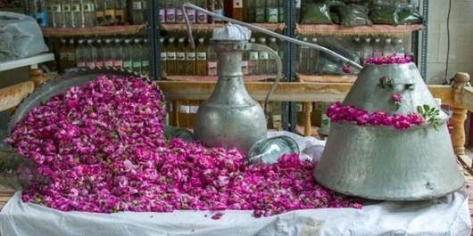 کارگاه سنتی گلاب و عرقیات کعبه ماهان