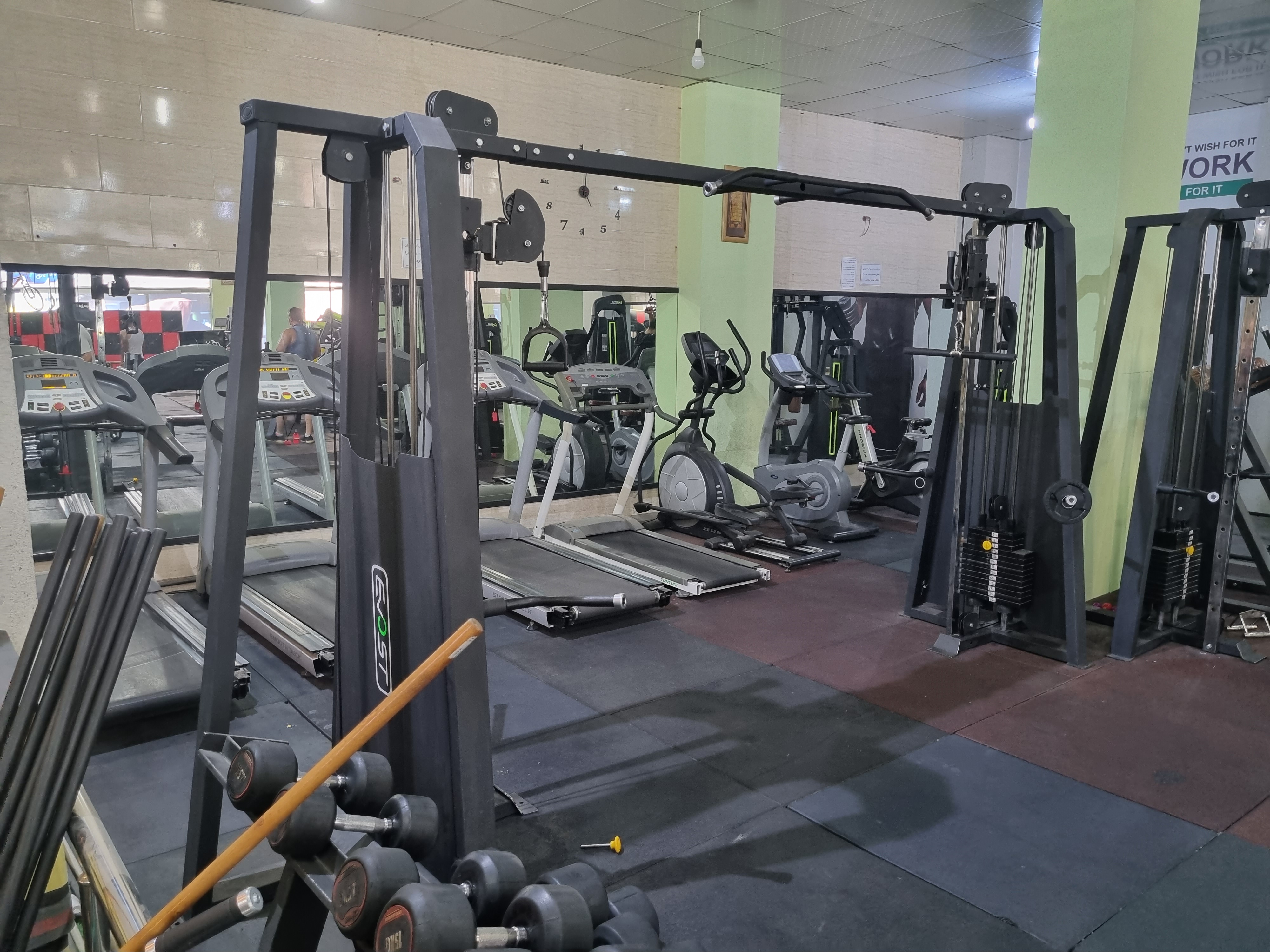 باشگاه بدنسازی حس برتر