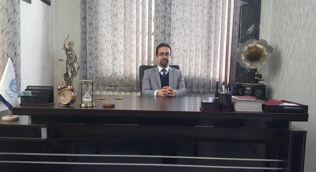 وکیل پایه یک دادگستری با هفده سال سابقه