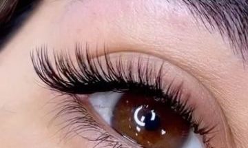 انجام اکستنشن مژه درویشی