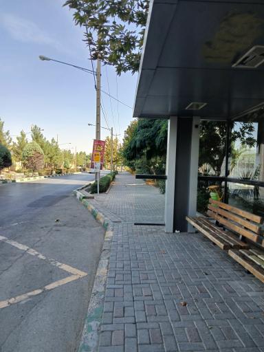 ایستگاه اتوبوس معلم 82