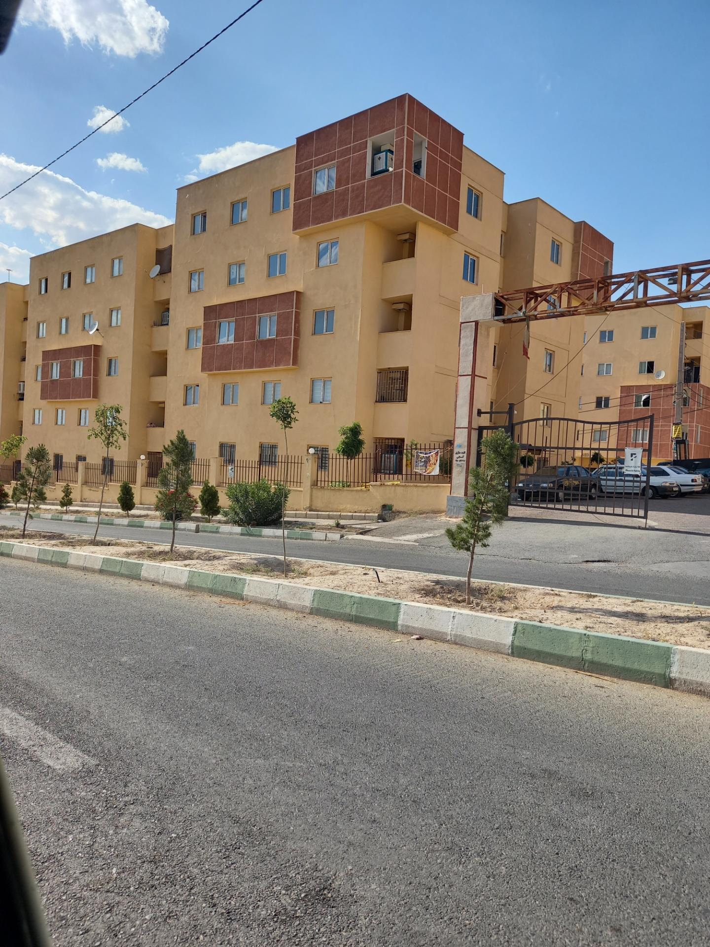 بلوک مسکونی B8