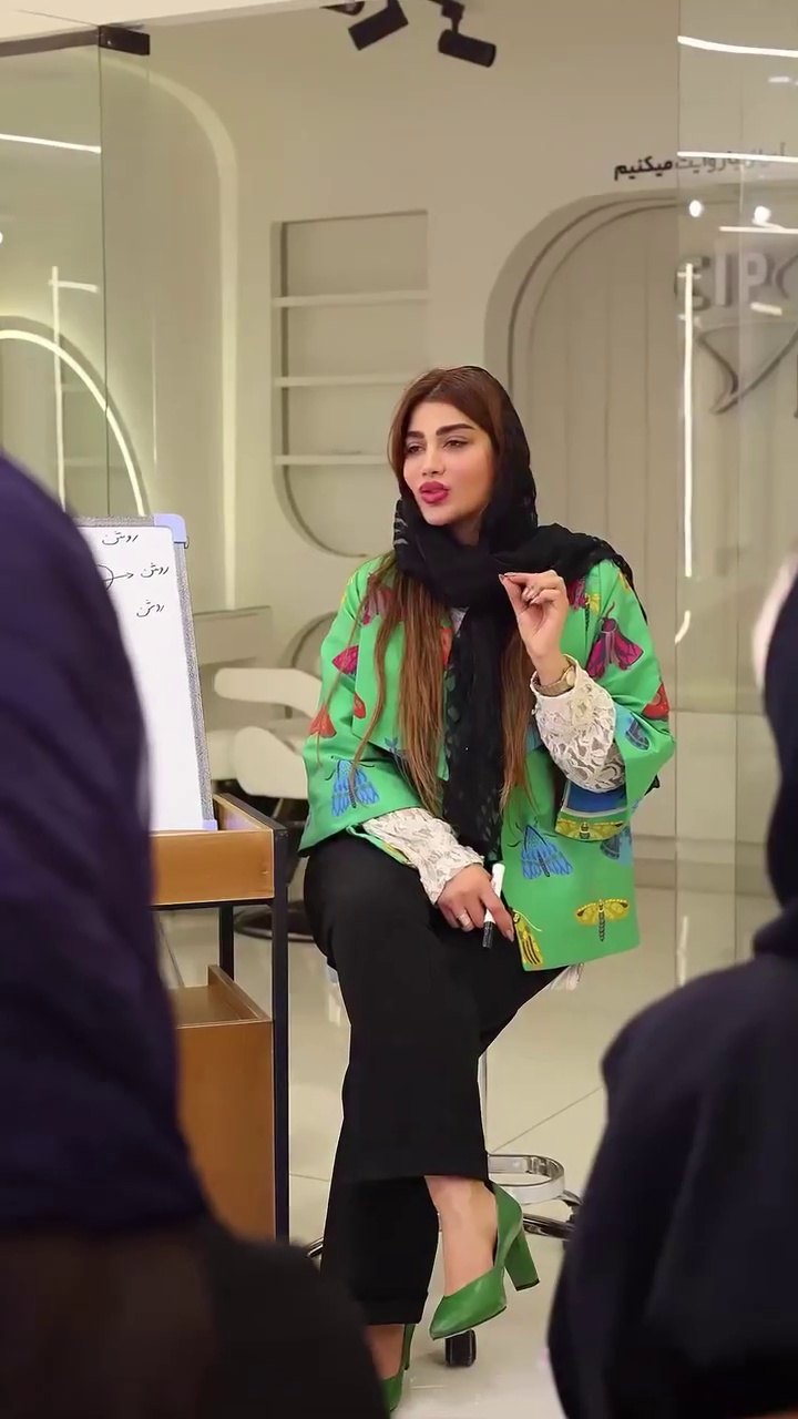 آموزشگاه و سالن زیبایی سایه ها