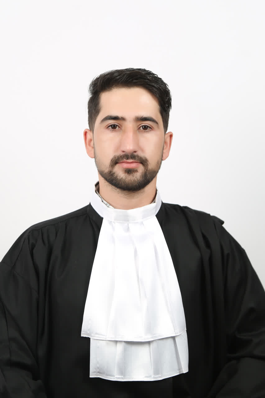 وکیل پایه یک دادگستری