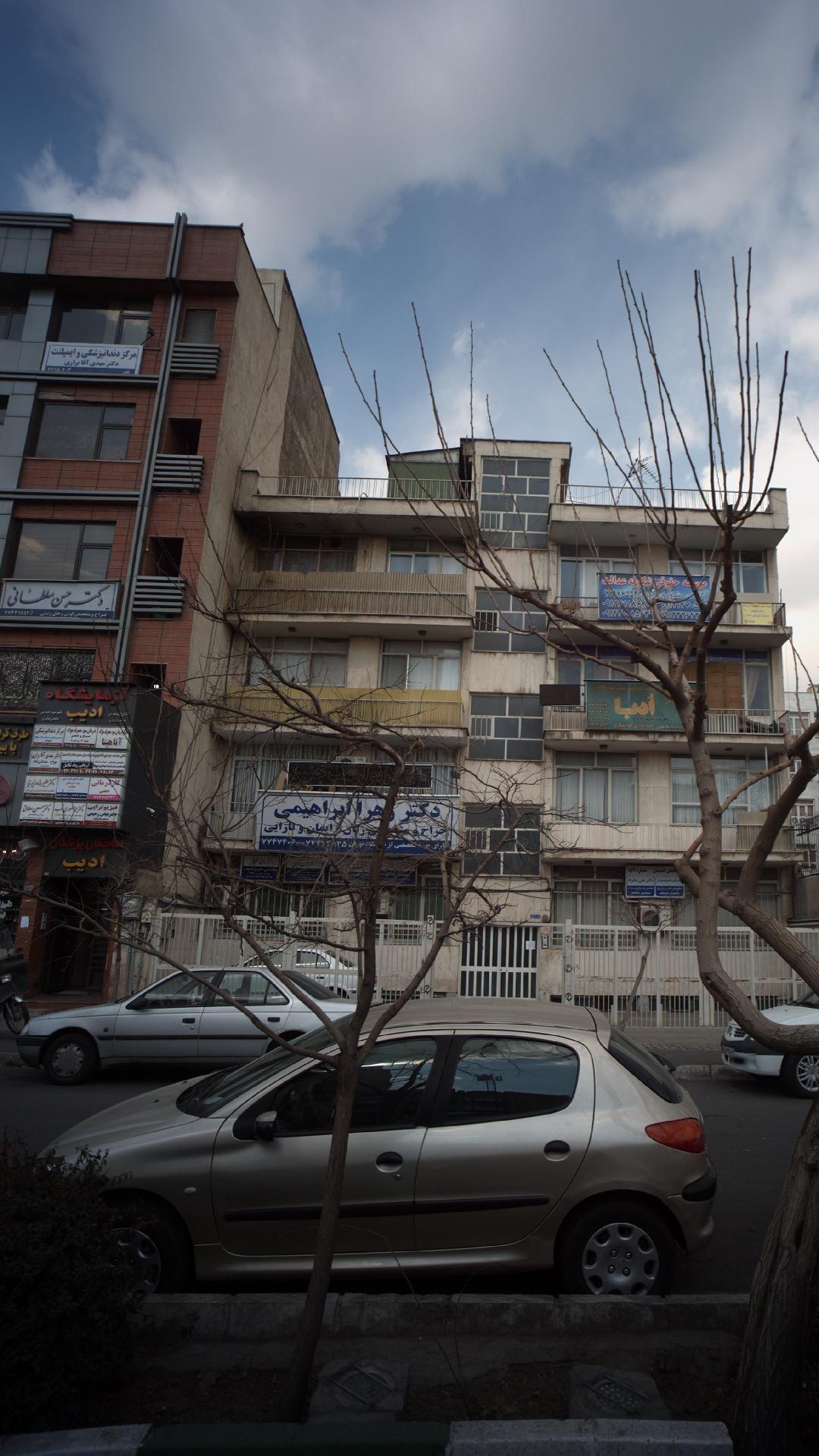 مرکز دندانپزشکی و ایمپلنت دکتر مهدی آقابراری