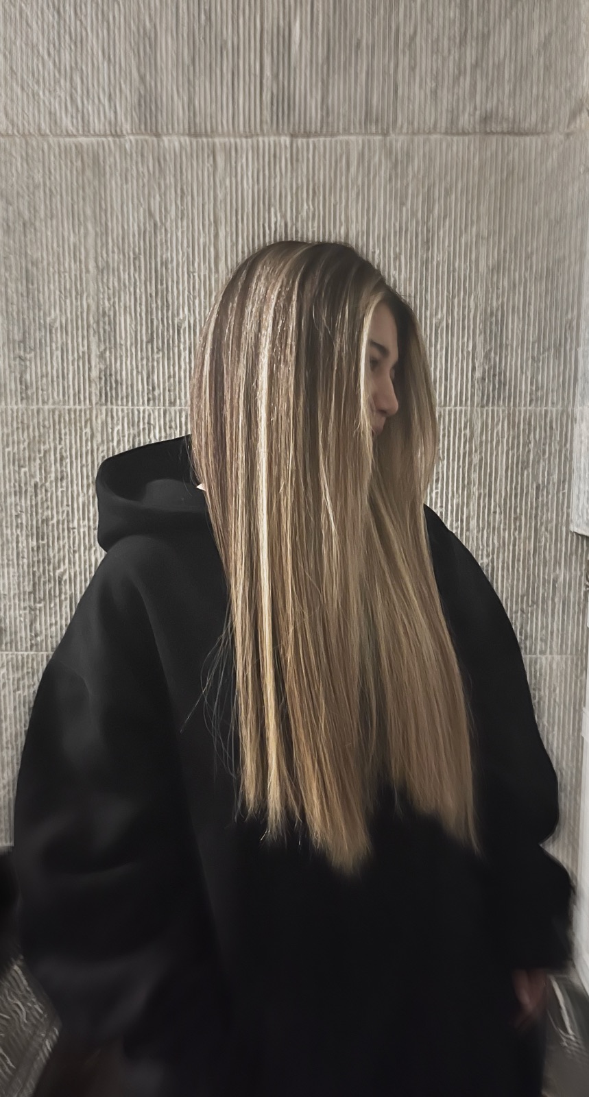 خدمات تخصصی رنگ و مش و ناخن ریحان