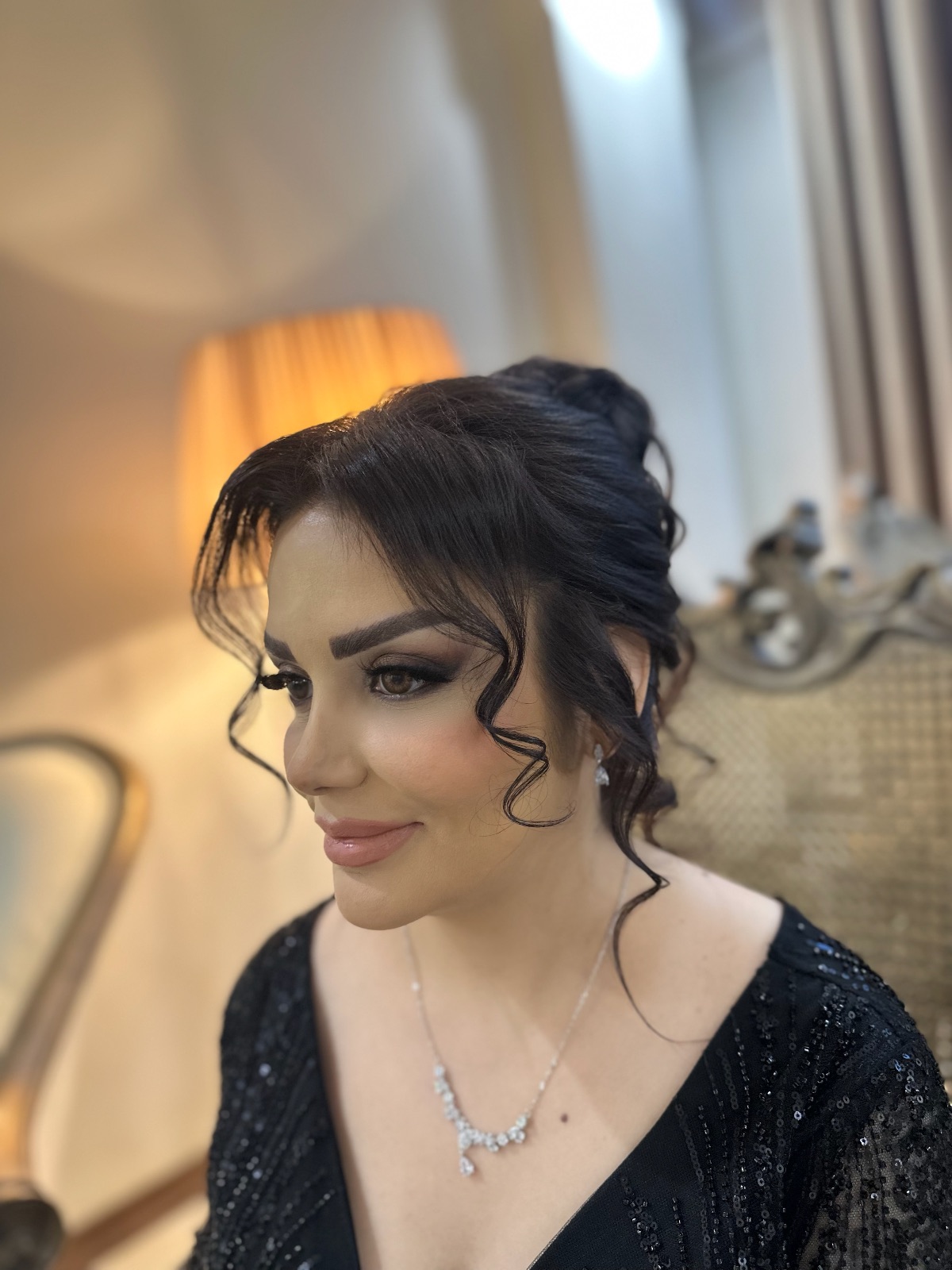 میکاپ شنیون تخصصی .کاشت مژه.آموزش میکاپ
