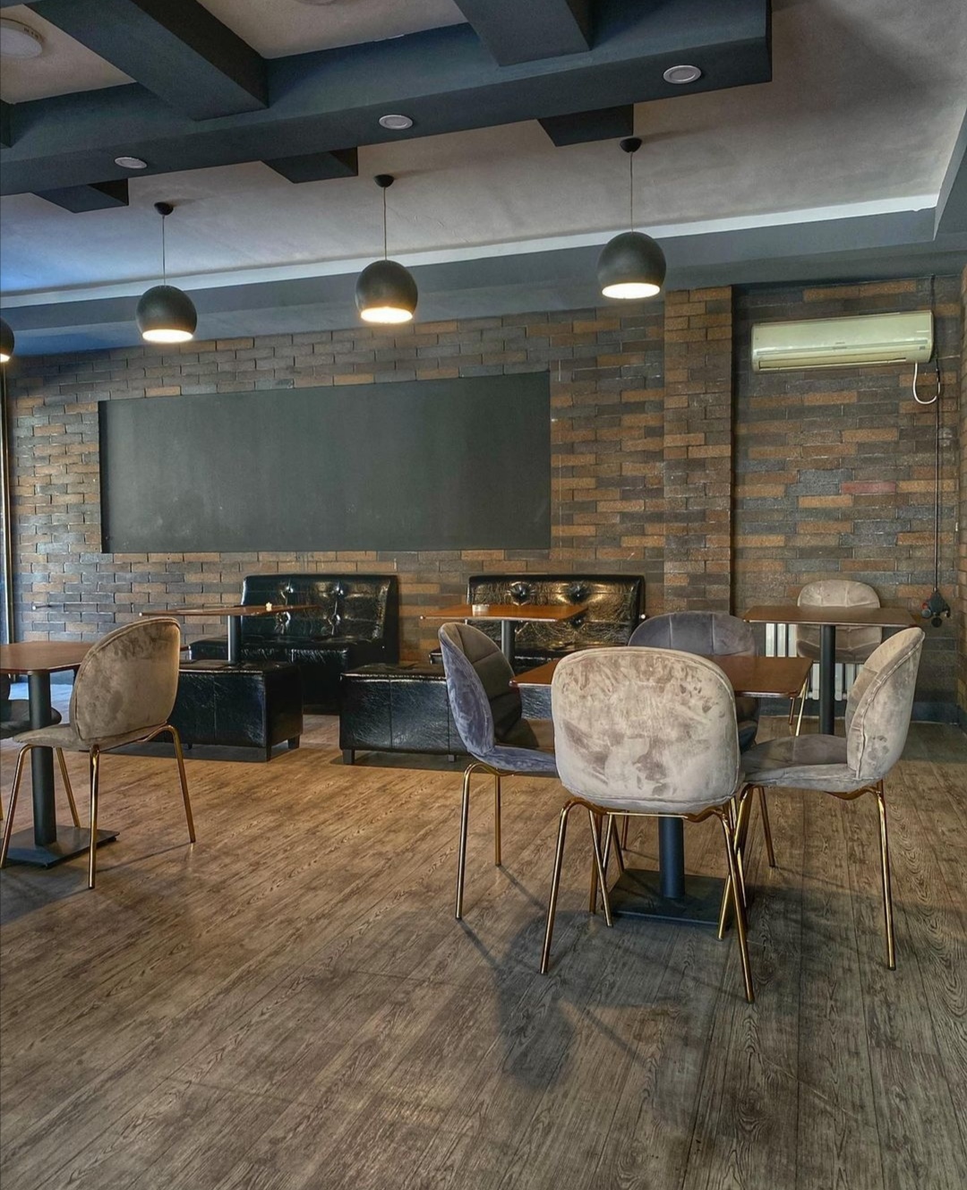 کافه رستوران وست