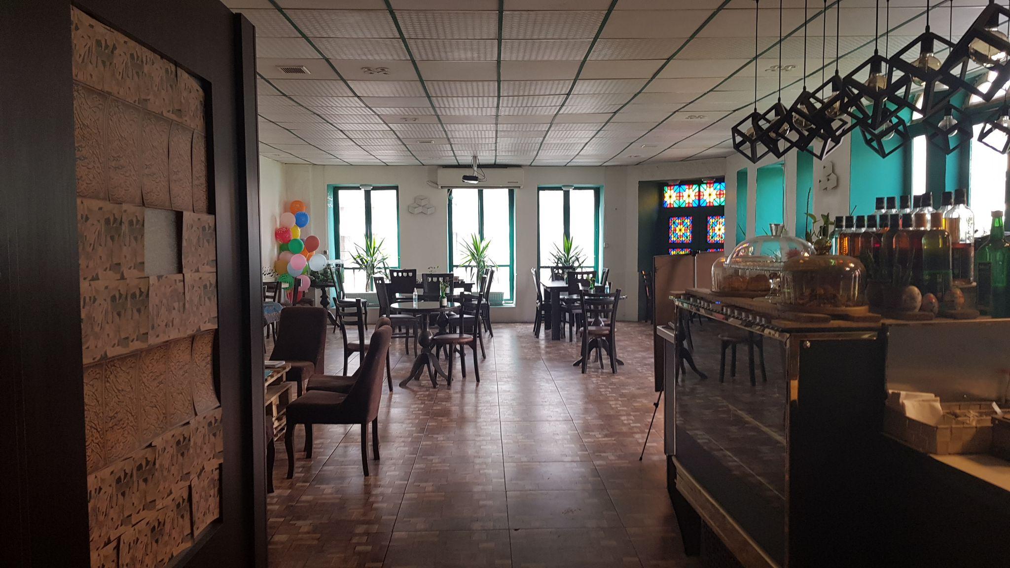 کافه قنادی بامداد