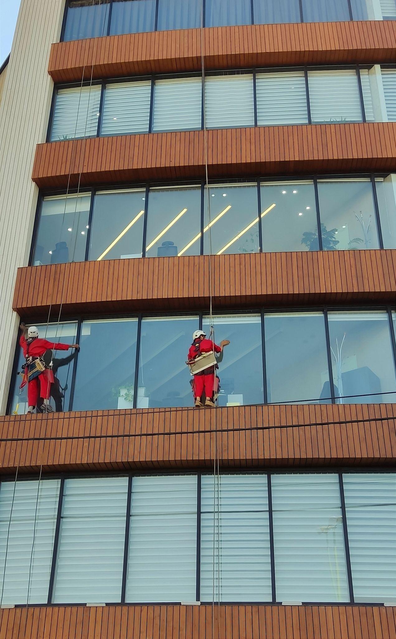 خدمات کار در ارتفاع استکی