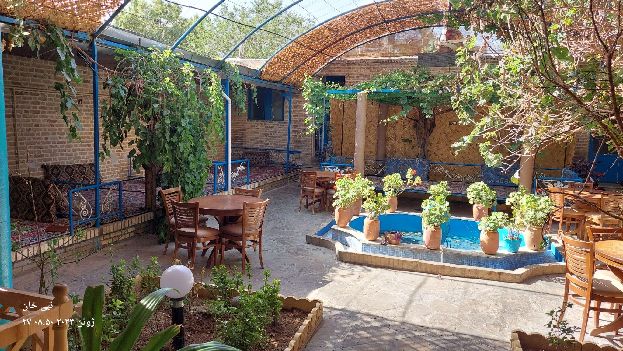 رستوران و سفره خانه سنتی نبی خان