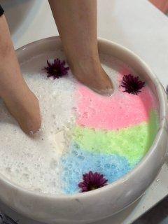 پدیکور و کاشت ناخن