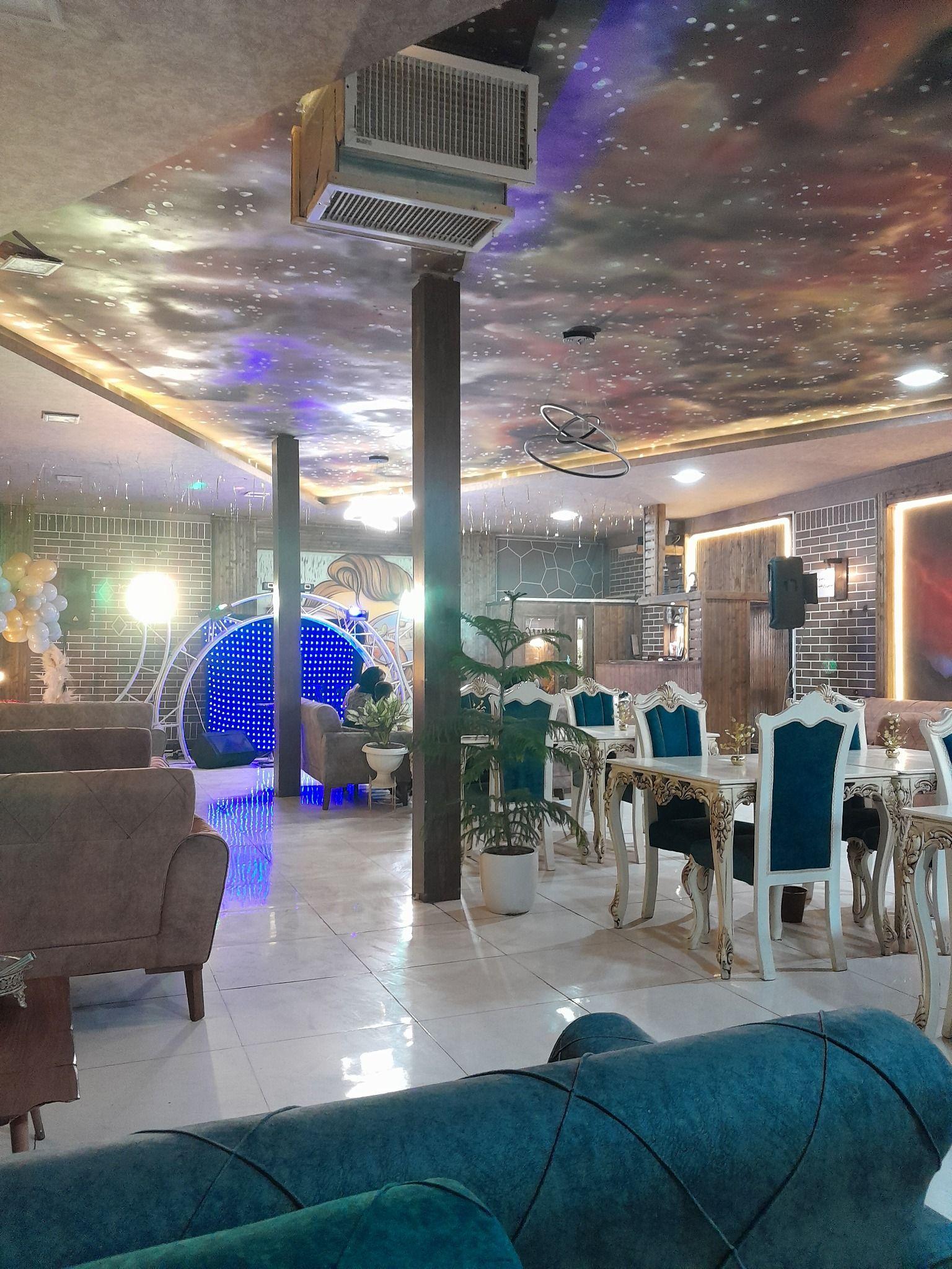 کافه رستوران طهران میرزایی