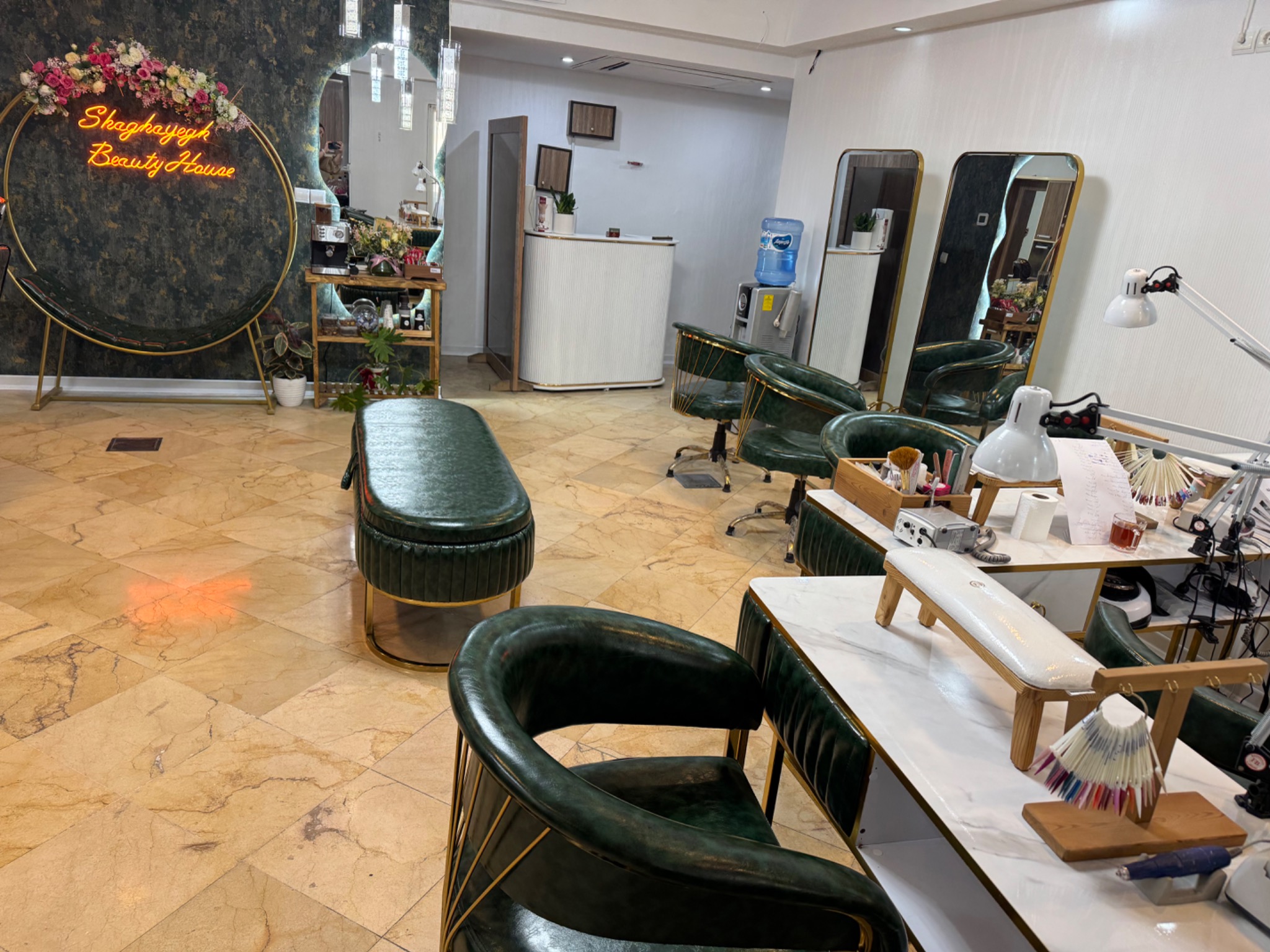 سالن زیبایی شقایق